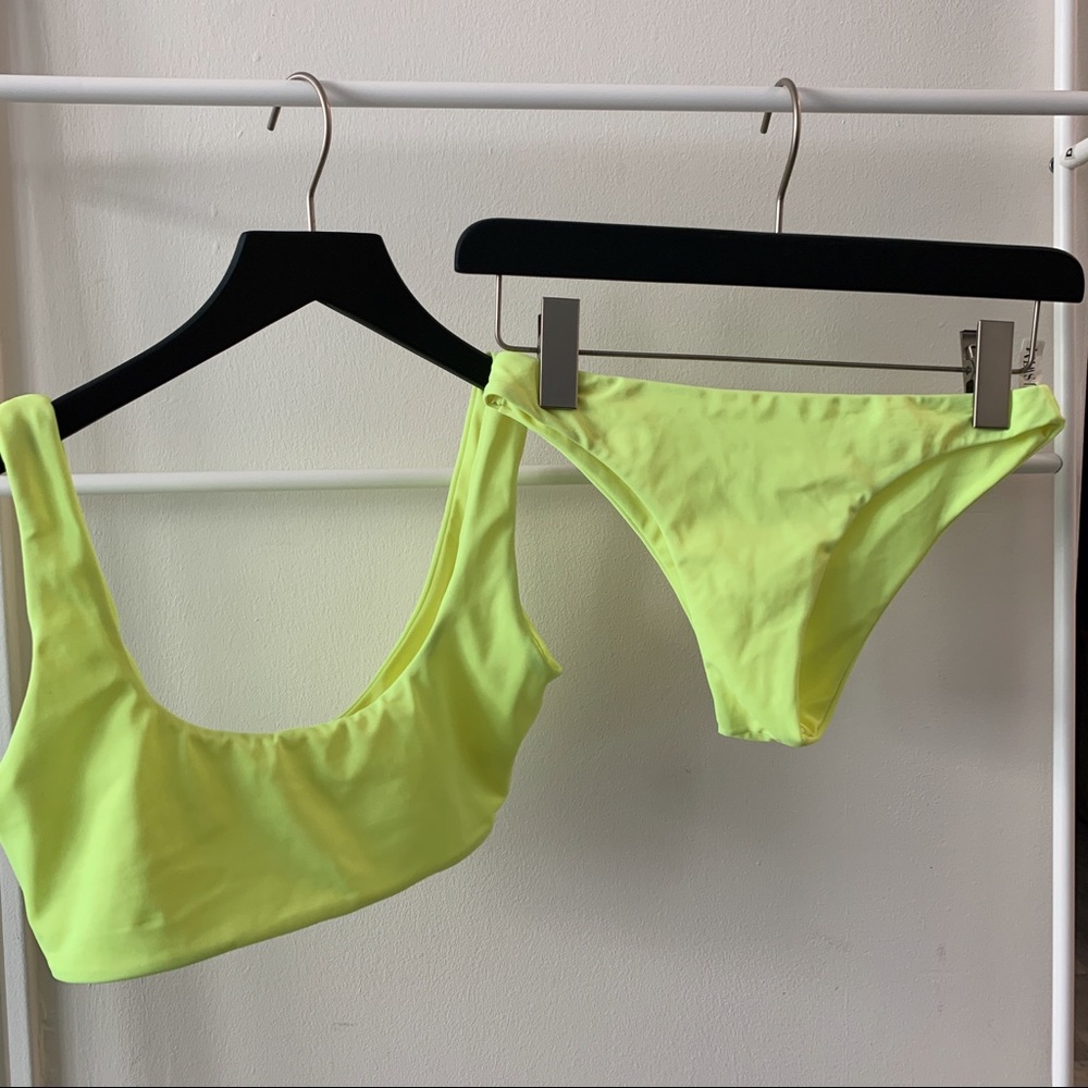 ——tjswim. medium top, small bottom